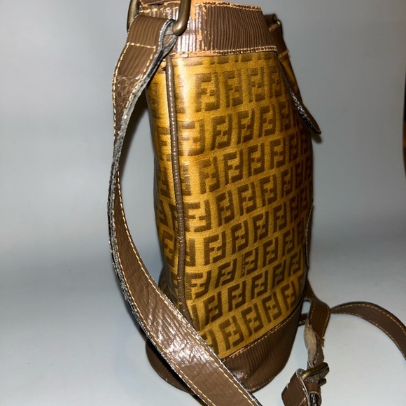 Pre loved vintage Fendi  crossbody bag - Picture 6 of 14